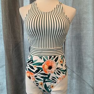 ❌SOLD on another site❌NWT Cupshe Swimsuit